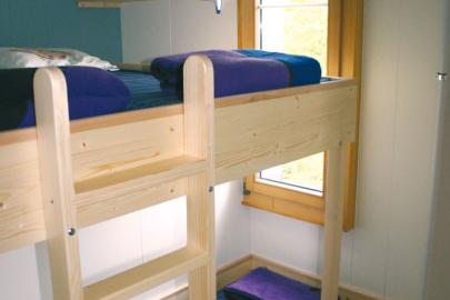 Einzelbett und Doppelhochbett im 3-Bett-Zimmer im OG