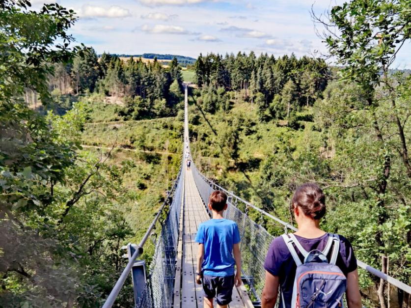 die längste Hängeseilbrücke