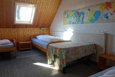 3-Bett-Zimmer auf dem Dachboden