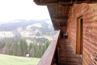 Balkon mit Bergblick