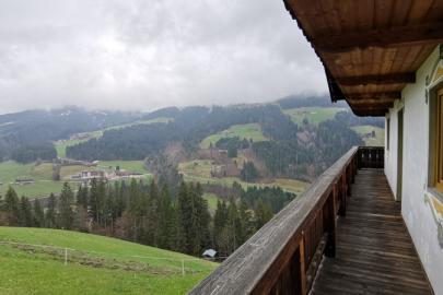 Balkon mit Bergblick