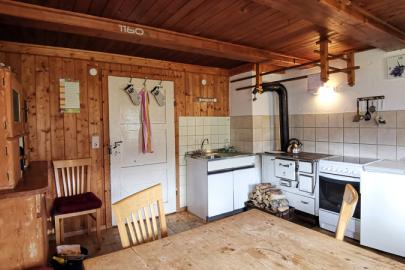 Küche mit Holzofen