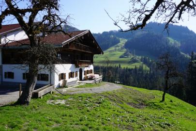 Außenansicht Hütte mit Bergblick