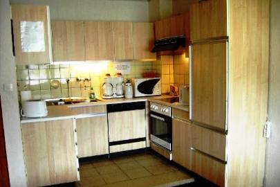 Küche II, Ceranherd mit Umluftbackofen, Spülmaschine, Mikrowelle, 2 Kühlschränke