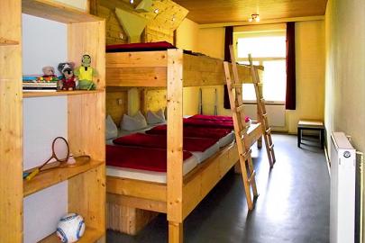 Zimmer mit 10 bzw. 12 Betten im Hüttencharakter