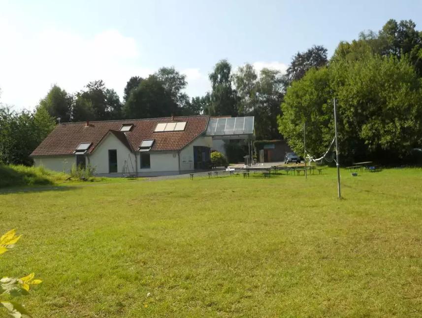 Spielwiese, Volleyball und Lagerfeuer