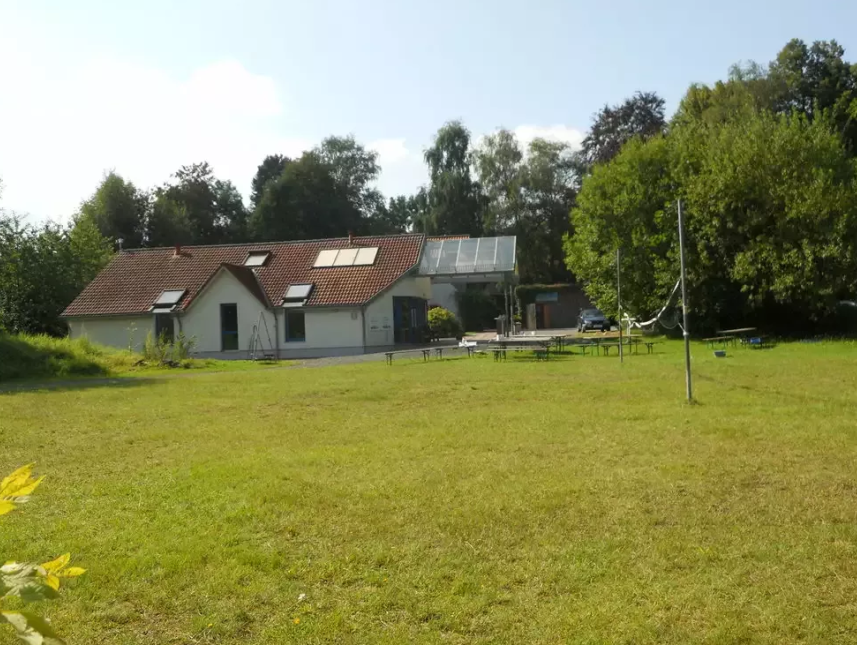 Spielwiese, Volleyball und Lagerfeuer