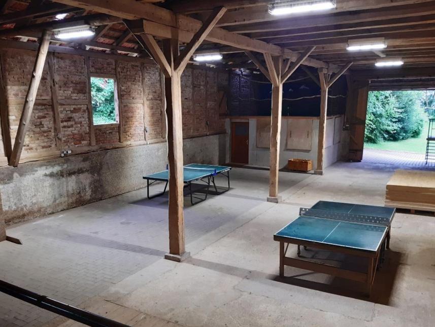 Spielscheune mit Tischtennisplatten