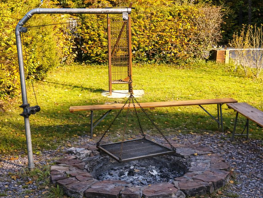 Grillplatz mit Schwenkgrill