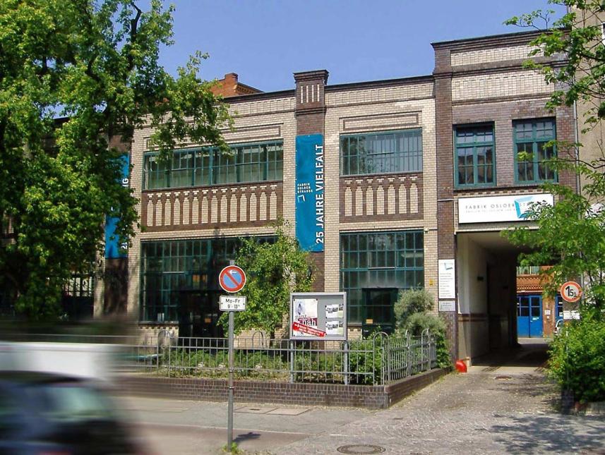 Frontalansicht der Fabrik