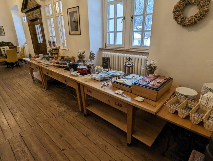 Reichhaltiges Frühstück: Starten Sie Ihren Tag mit unserem vielfältigen Frühstücksbuffet.