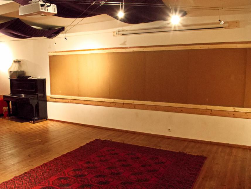 Seminarraum mit Holzfußboden