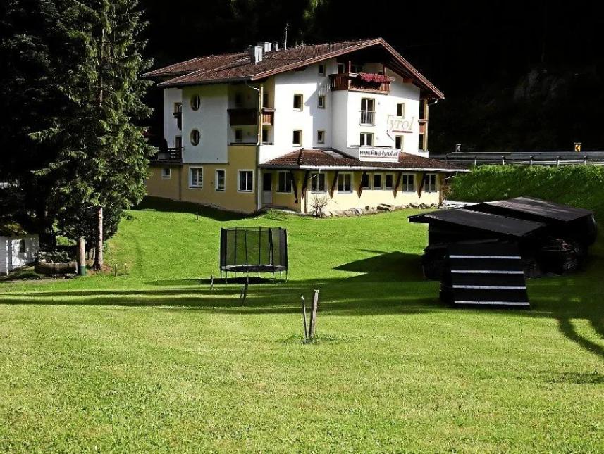Haus Tyrol mit Spielwiese