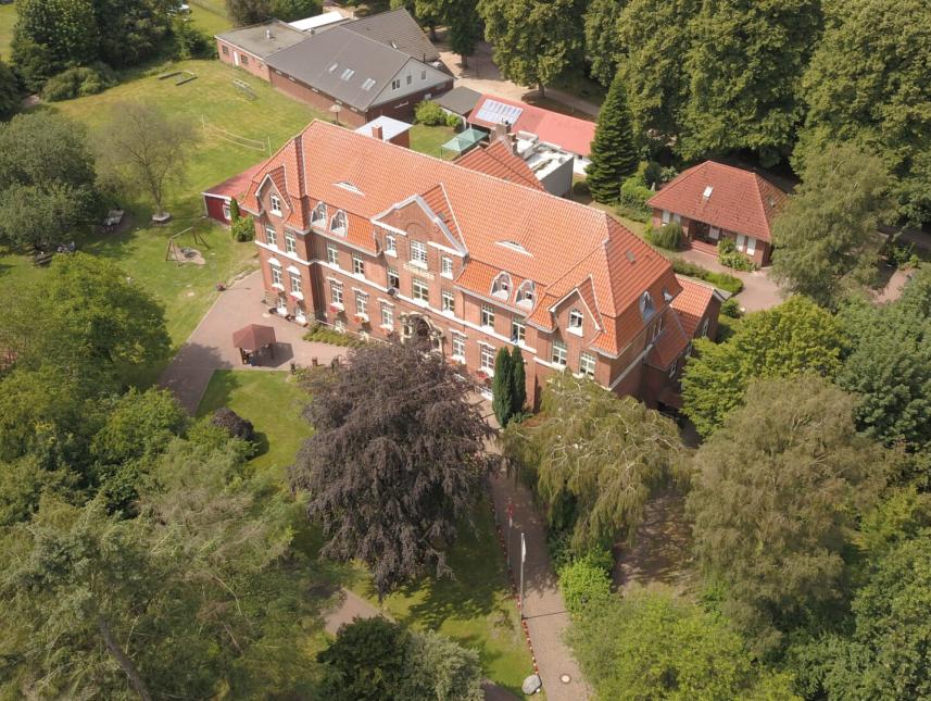 Das große Außengelände bietet eine einmalige entspannte Atmosphäre