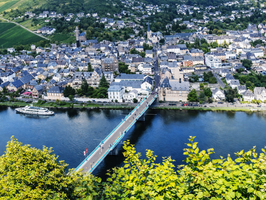 Panoramablick von der Ruine Grevenburg