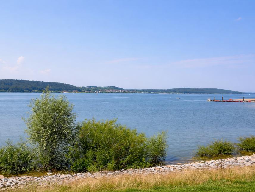 Brombachsee (Luftlinie 1 km)