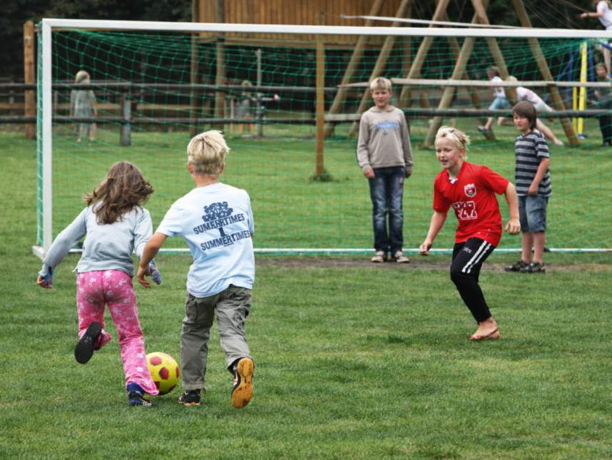 Fußballplatz, Bolzplatz