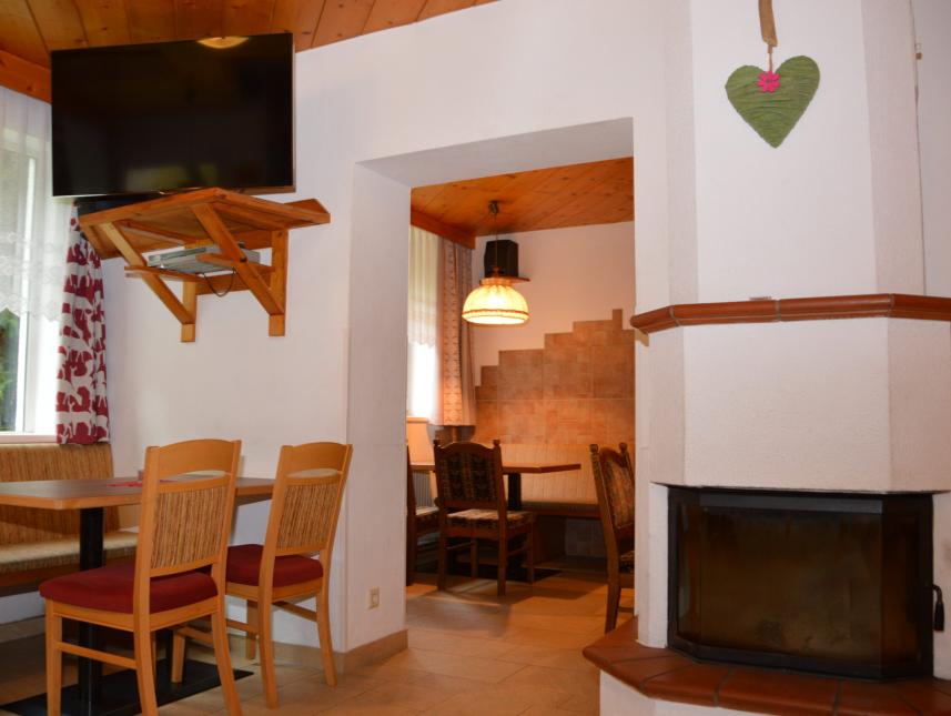 Aufenthaltsraum 2 mit Kamin