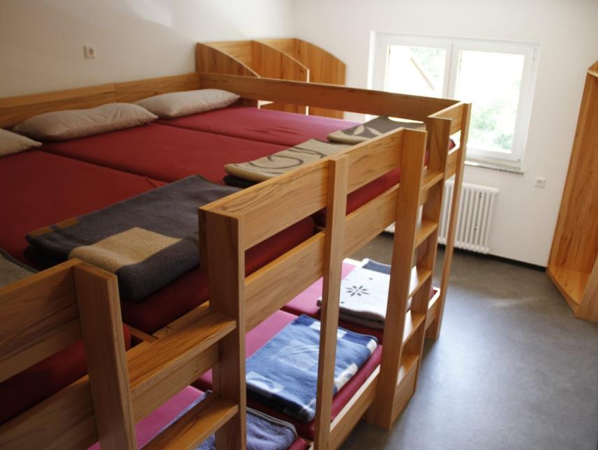 8er-Bett-Zimmer