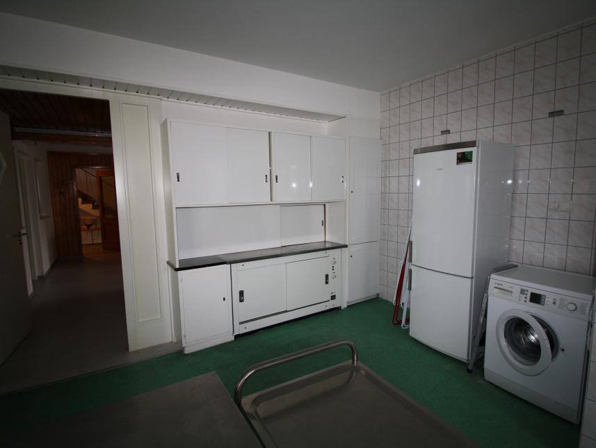 Küche, Kühl-Gefrierschrank, Waschmaschine