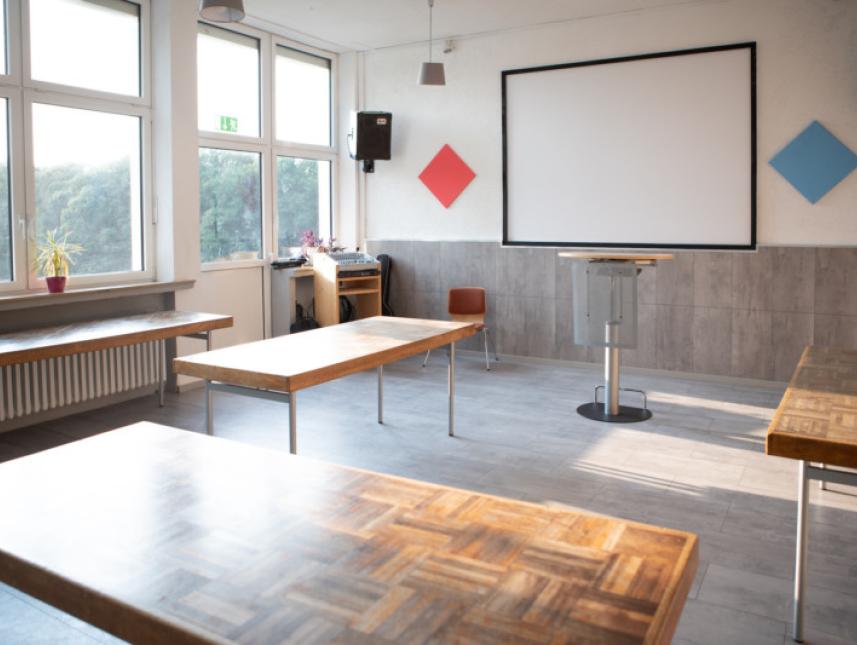 Seminarraum mit Beamer