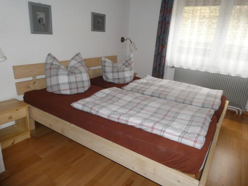 Es gibt 8-10 Doppelzimmer mit WC und Dusche