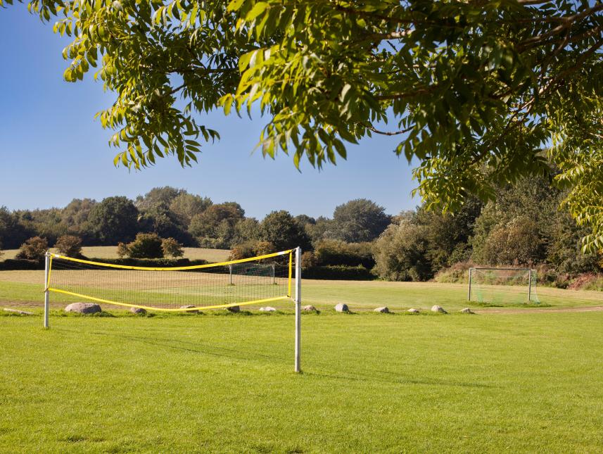 Volleyball- und Fußballplatz