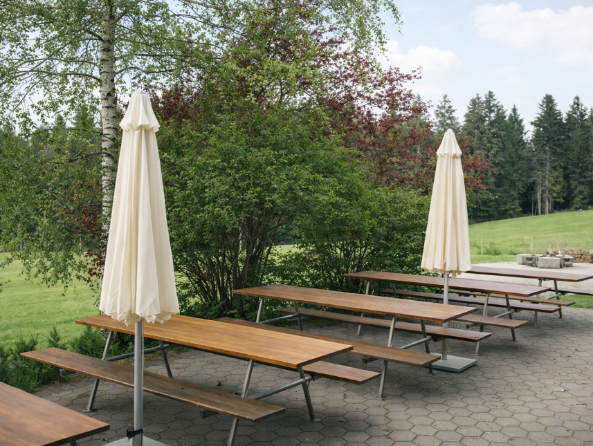 Aussensitzplatz für ca. 65 Personen