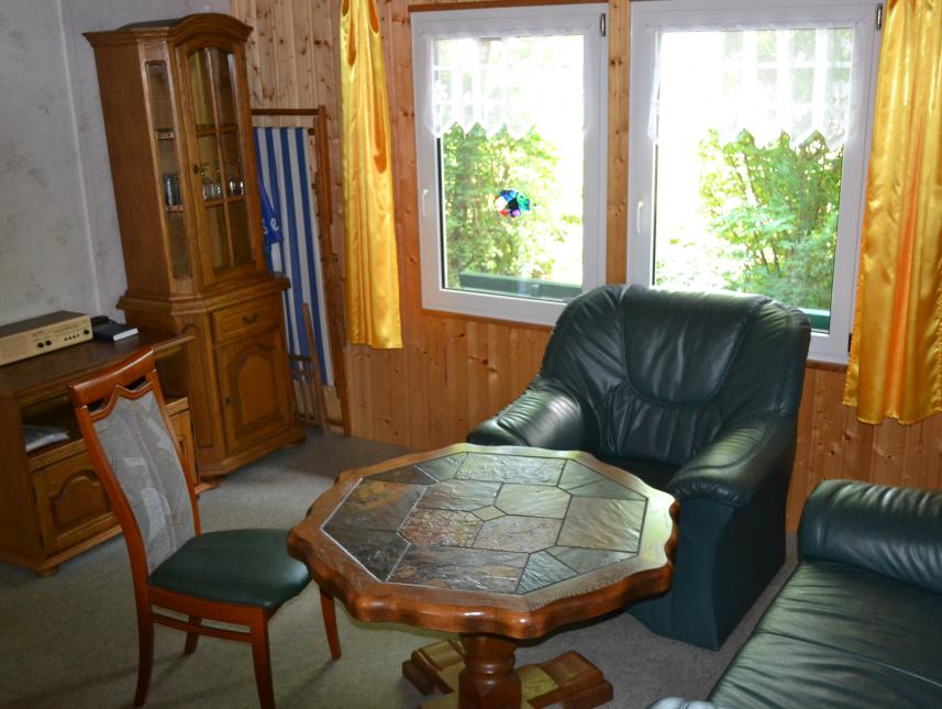 Wohnraum 4-Personen-Bungalow