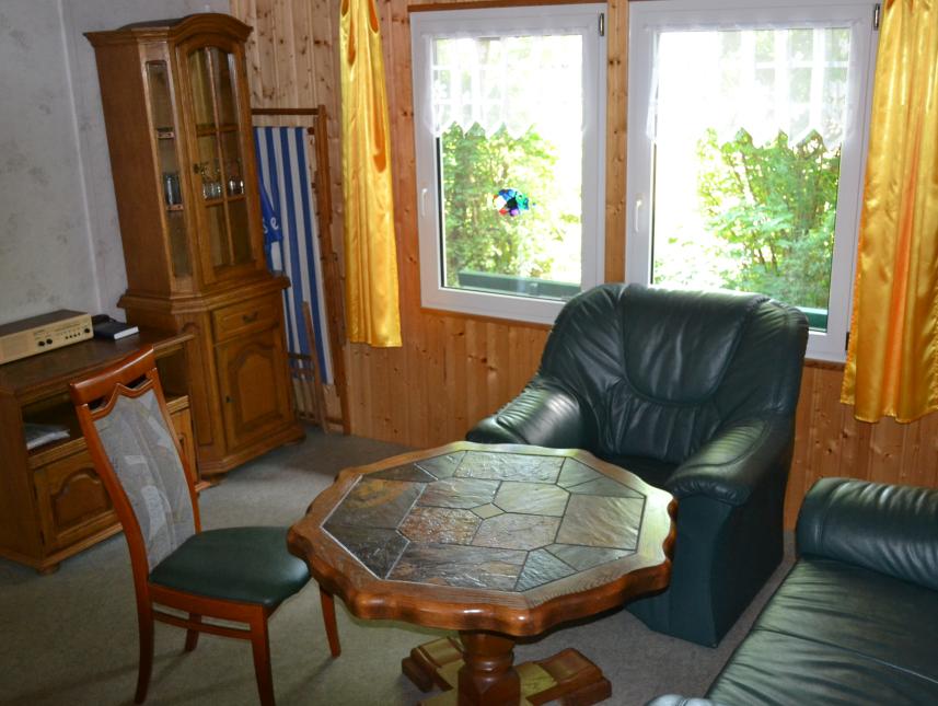 Wohnraum 4-Personen-Bungalow