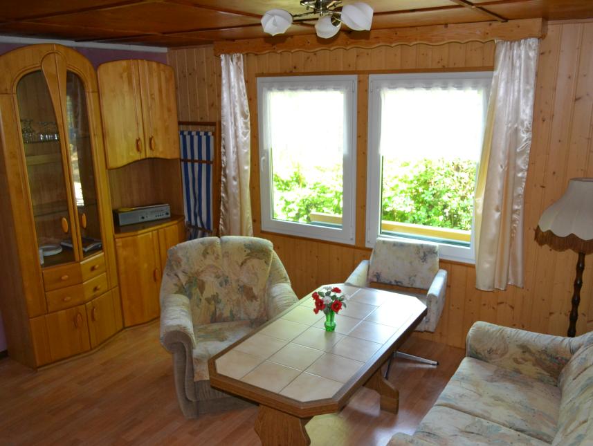 Wohnraum 4-Personen-Bungalow