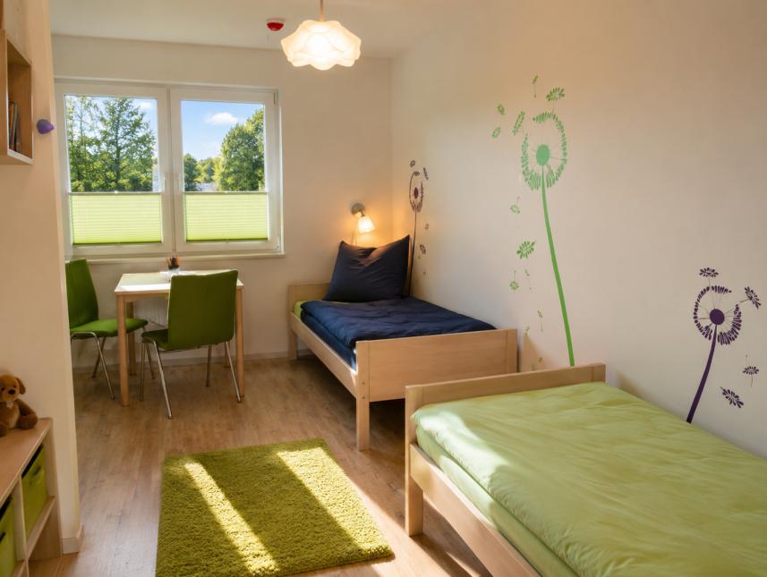 Das Leiterzimmer im neuen Westfügel mit Bad