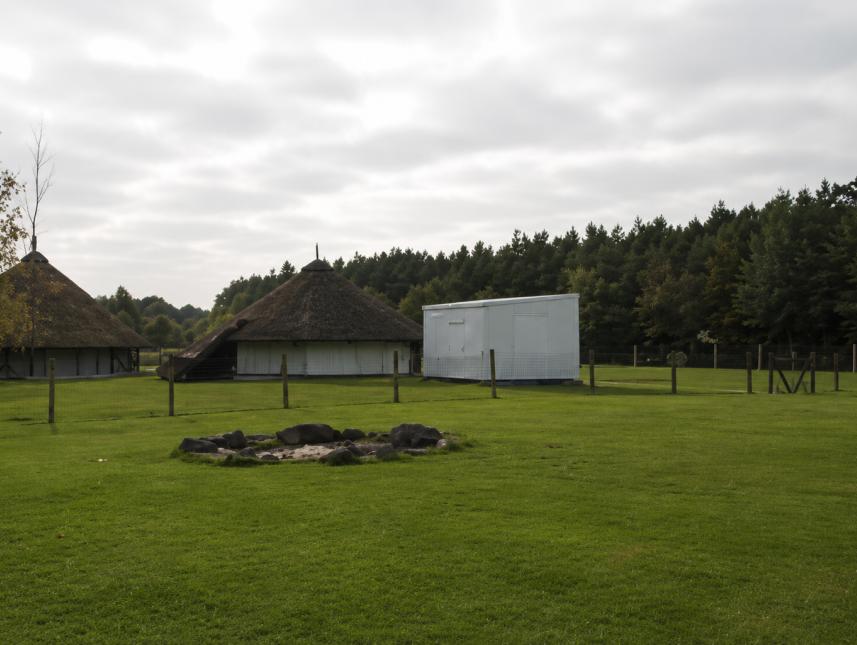 Spielwiese mit Lagerfeuer