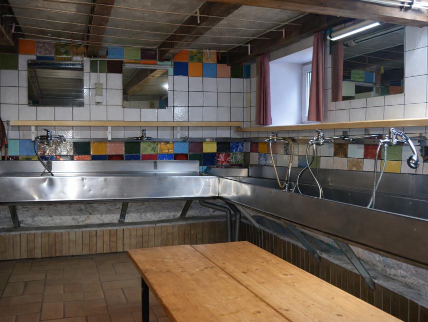 Sanitäre Anlagen "Waschraum" im UG