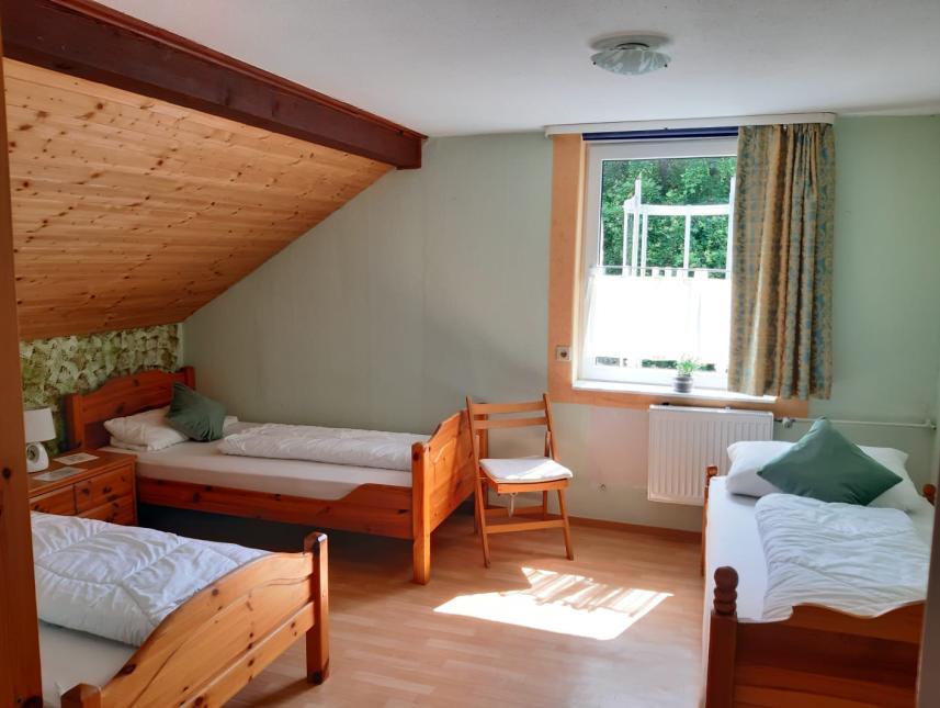 3-Bett Schlafzimmer mit Einzelbetten
