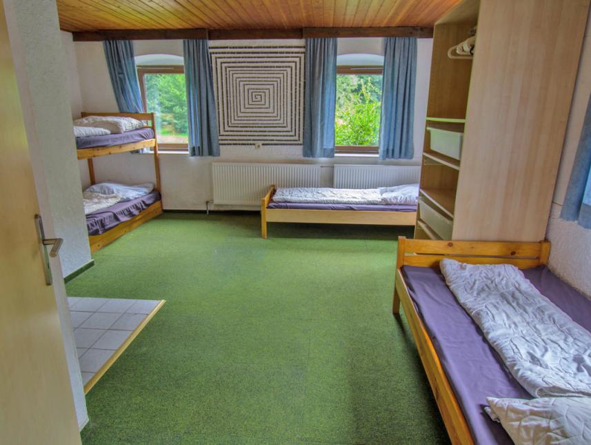 6-Bett-Zimmer im Schlafgebäude - gelbes Zimmer