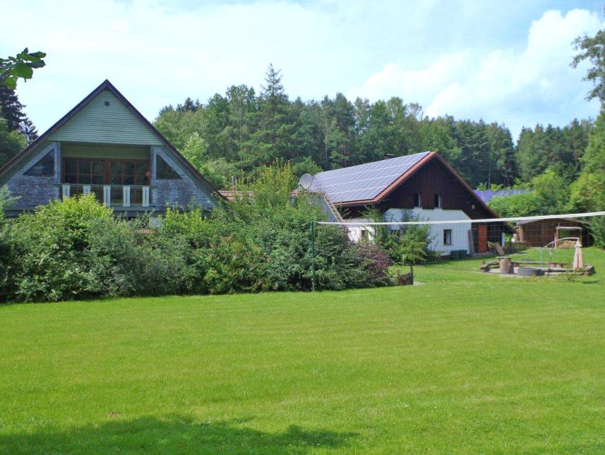 Spielwiese mit Volleyballfeld