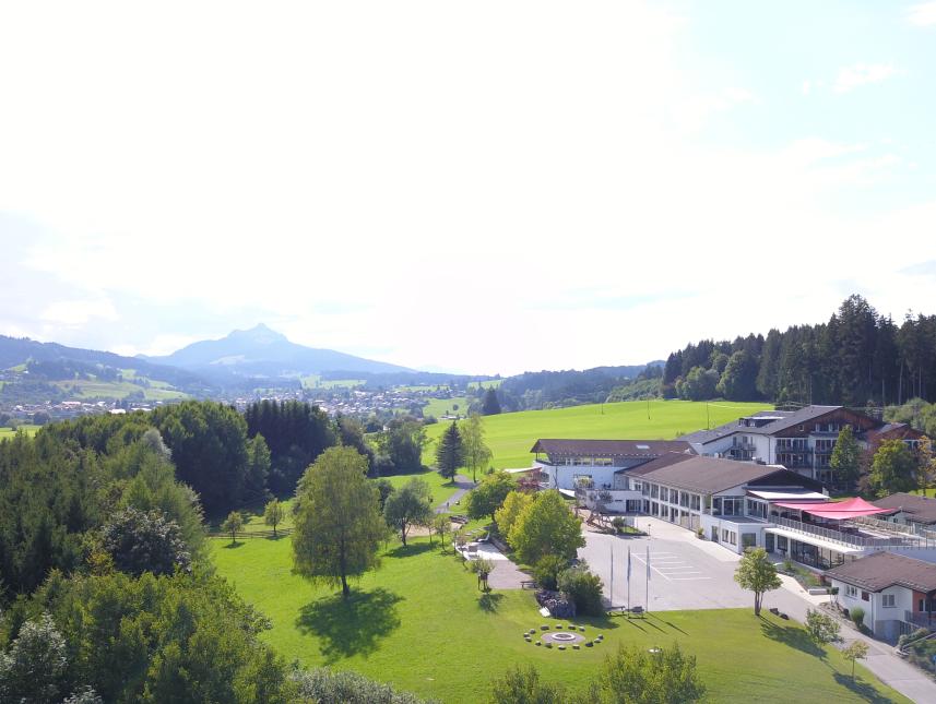 Blick auf das Allgäuhaus in erholsamer Umgebung