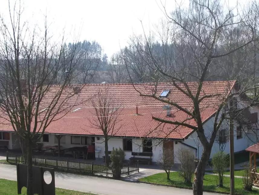 Haupthaus mit Pavillon