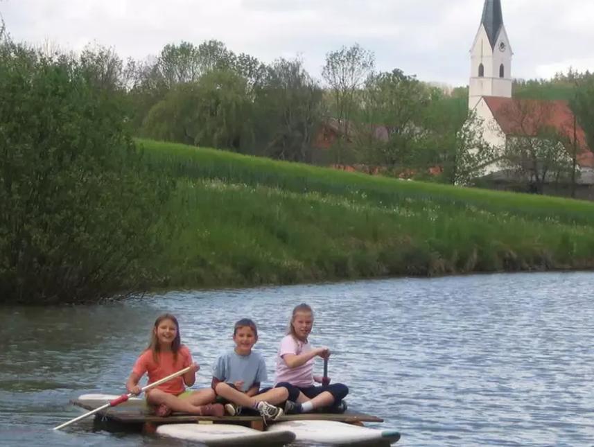 Unser Weiher ist ca. 5 Gehminuten vom Hof entfernt