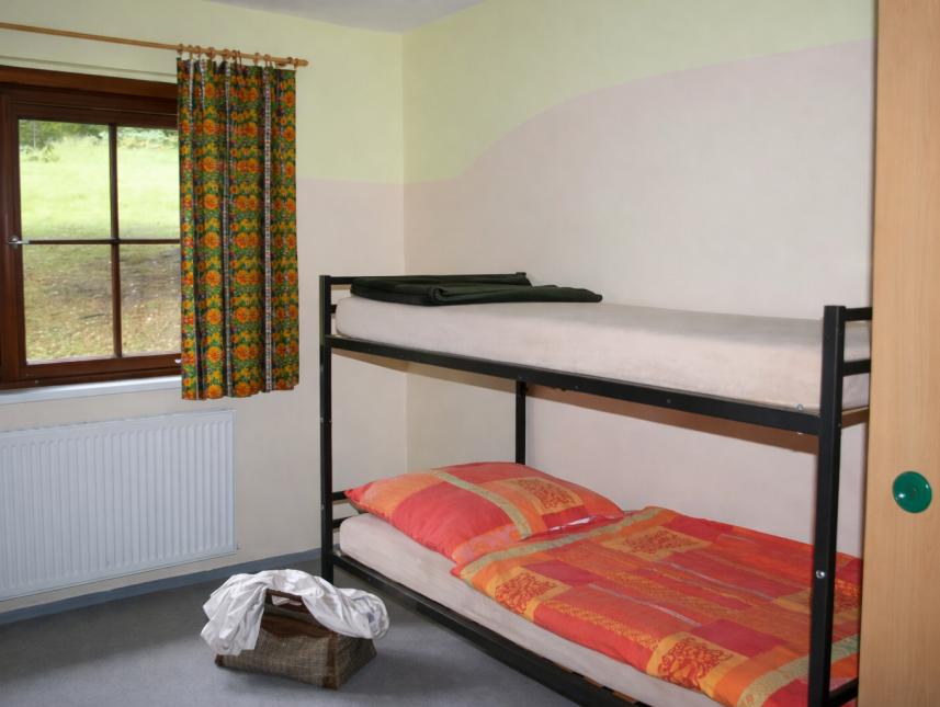 Gruppenraum mit Stockbetten