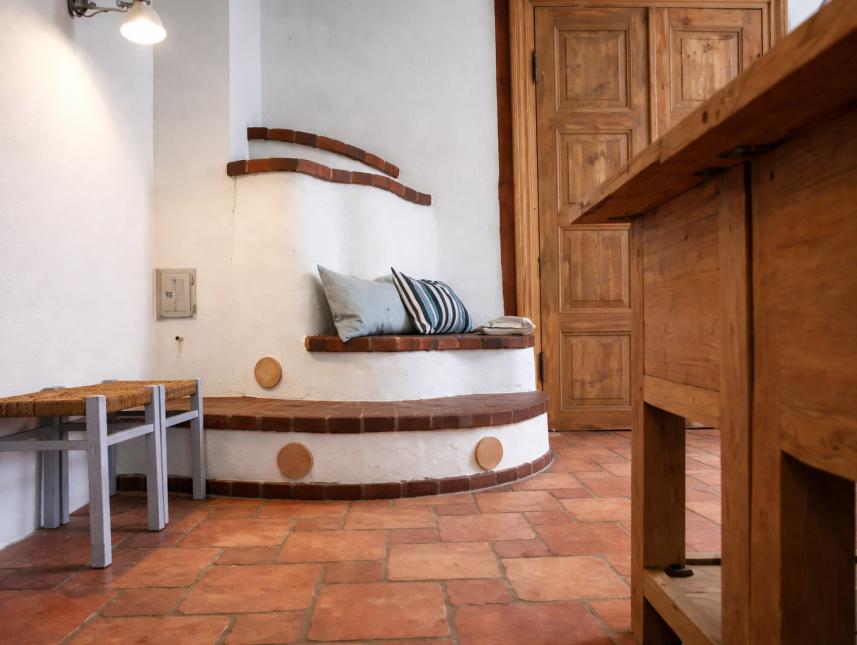 Der Lehmofen im Wohn- und Esszimmer