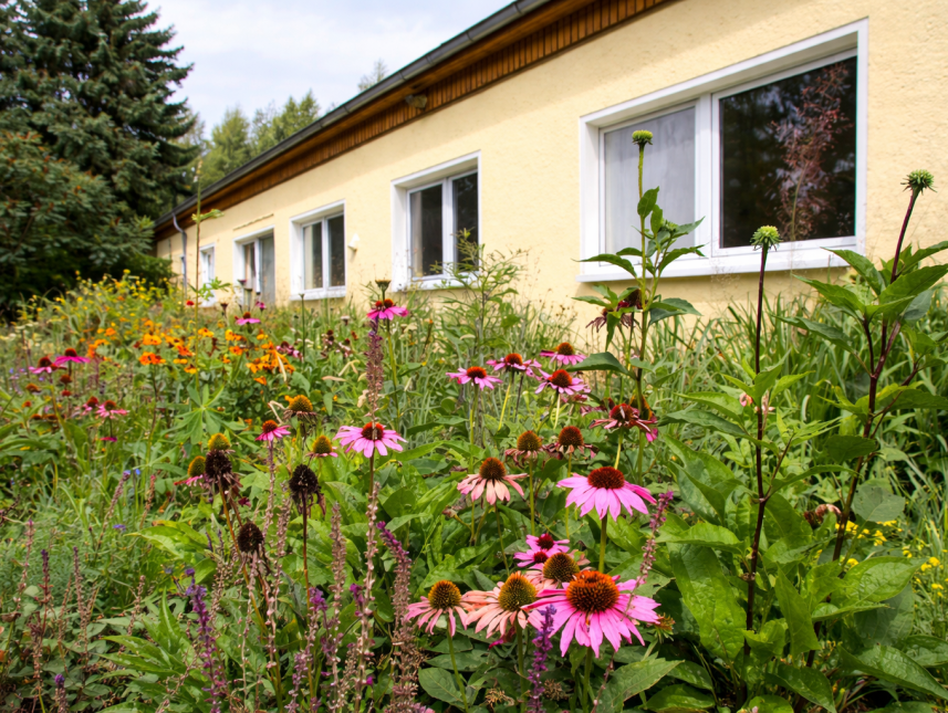 Seitenansicht des Gästehauses, ideal für Gruppen.