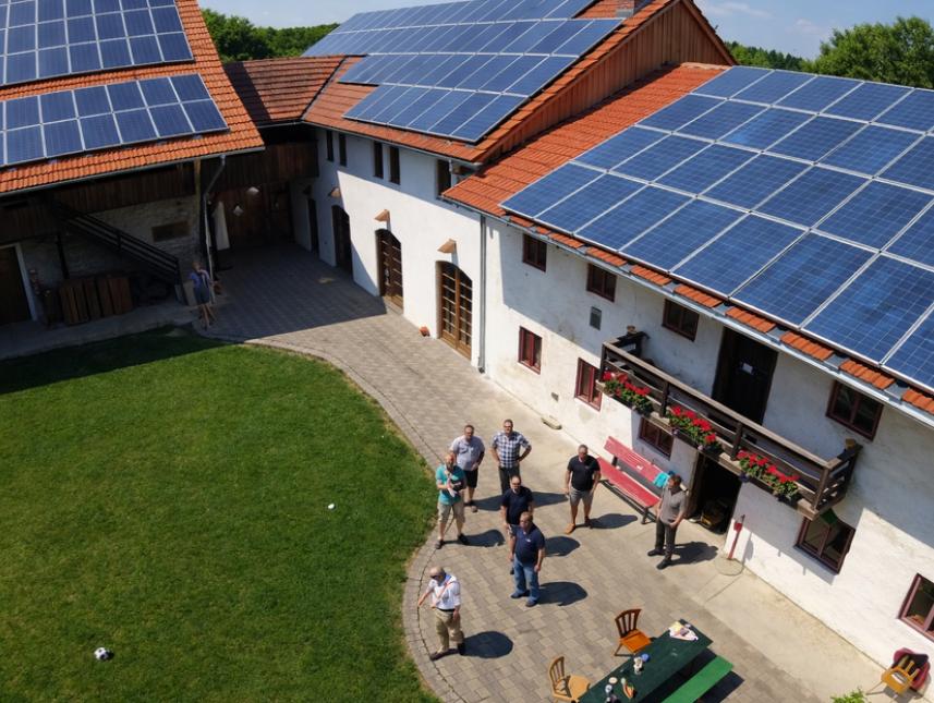 Innenhof. Rechts das Haupthaus