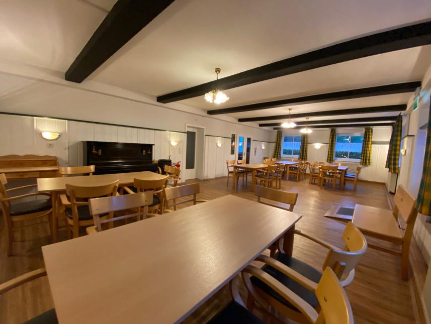 Großer Saal mit beweglichen Möbeln zur individuellen Gestaltung
