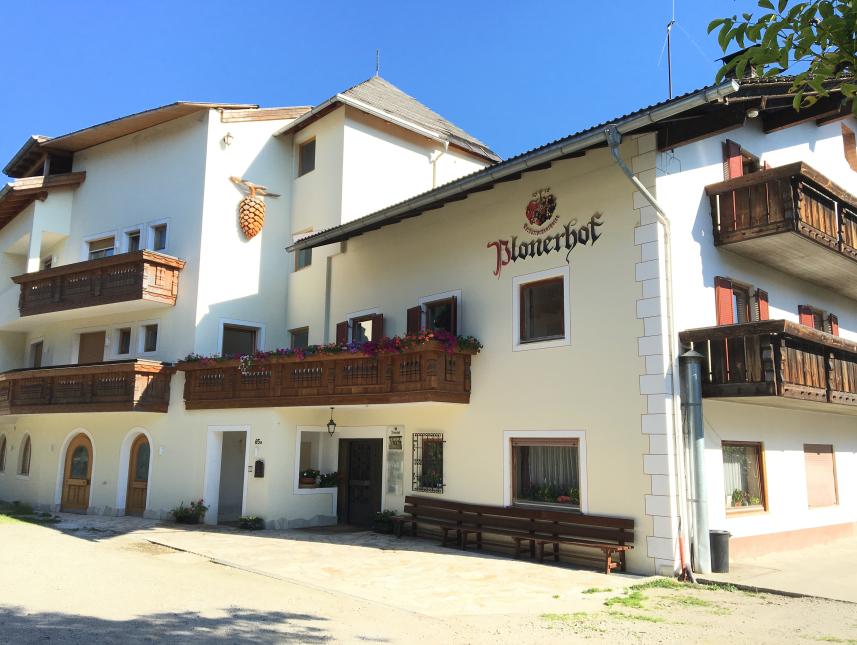 Der Eingangsbereich des Plonerhofs