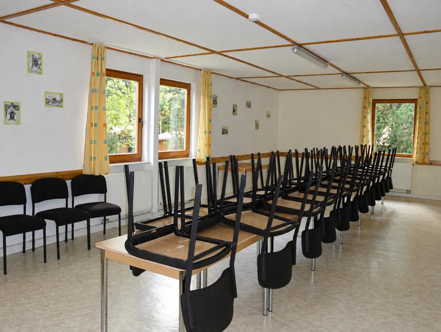 Seminarraum, Platz für etwa 40 Personen mit angrenzender Kaffeeküche