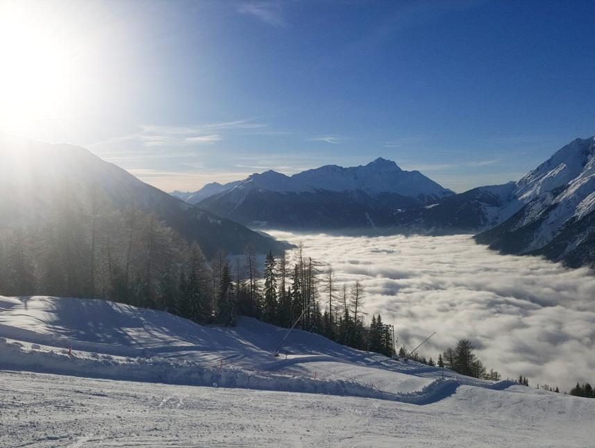 Direkt inmitten der Natur, mit beeindruckendem Blick auf die majestätische Bergwelt