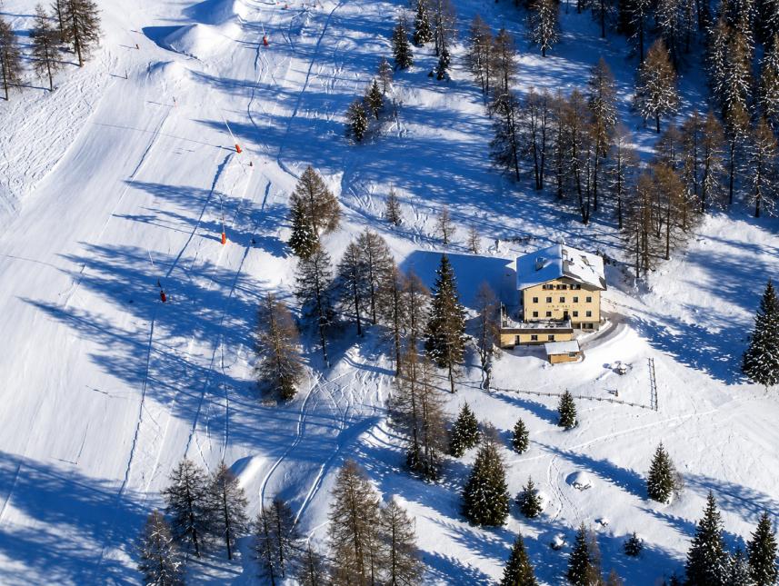 Die Hütte ist mitten im Skigebiet