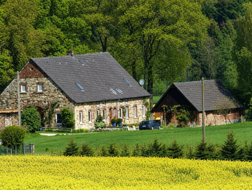 ein sogen. Doppelkotten mit Tagungshausbereich und privatem Wohnbereich